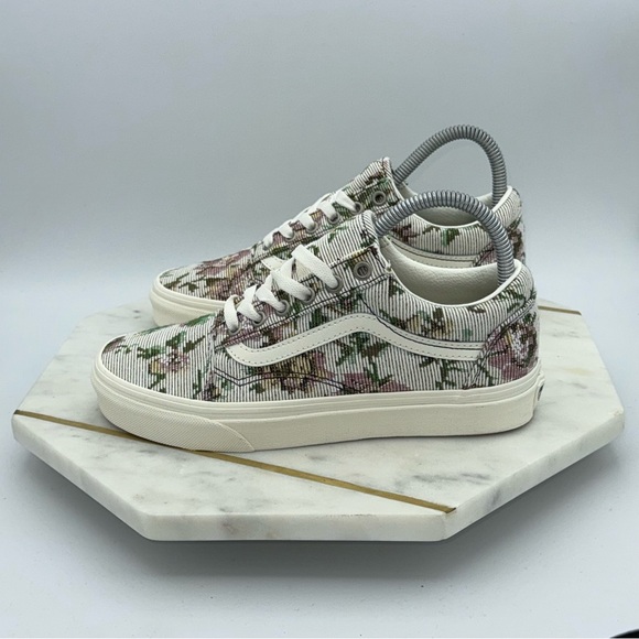 Vans Shoes - Vans Women’s Old Skool Floral Tapestry/True White Size 7.5